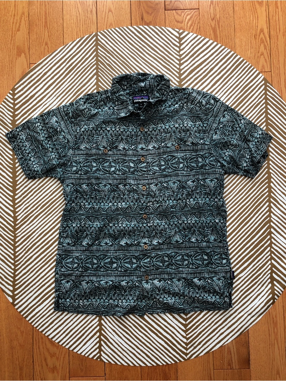Patagonia Patterned Short Sleeve Button Up (M)
